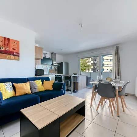 Guestready - Bright W/ Parking & Terrace Apartment