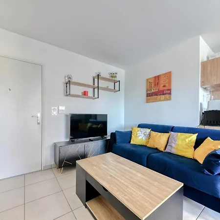 Guestready - Bright W/ Parking & Terrace Apartment