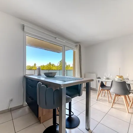 Guestready - Bright W/ Parking & Terrace Apartment *